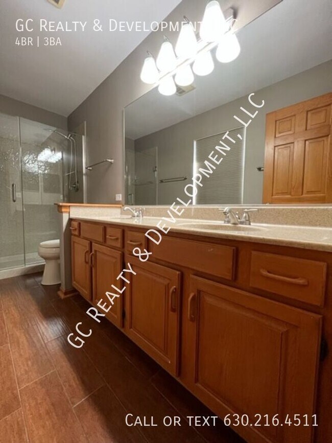 Building Photo - ***MUST SEE! 4 BDRM / 2.5 BTH / LARGE CORN...