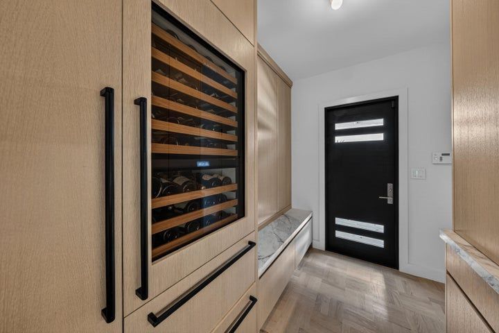 Building Photo - 420 SE 17th Ave