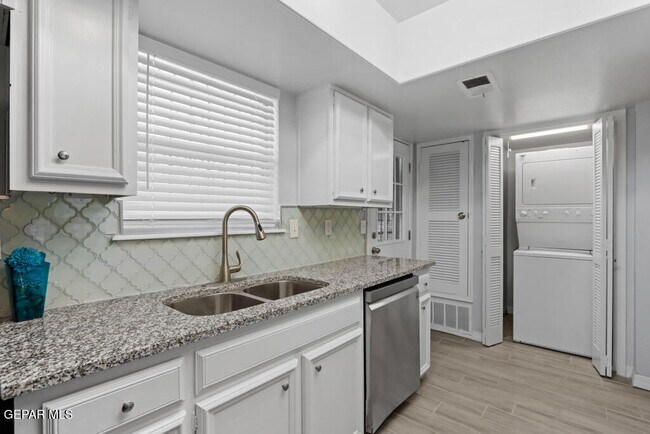 Building Photo - 6700 Escondido Dr