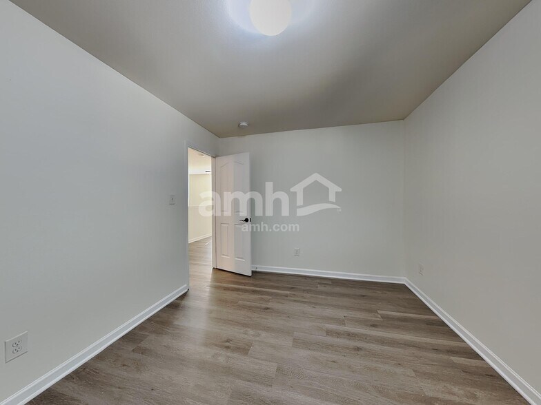 Building Photo - 2590 Leighswood Dr