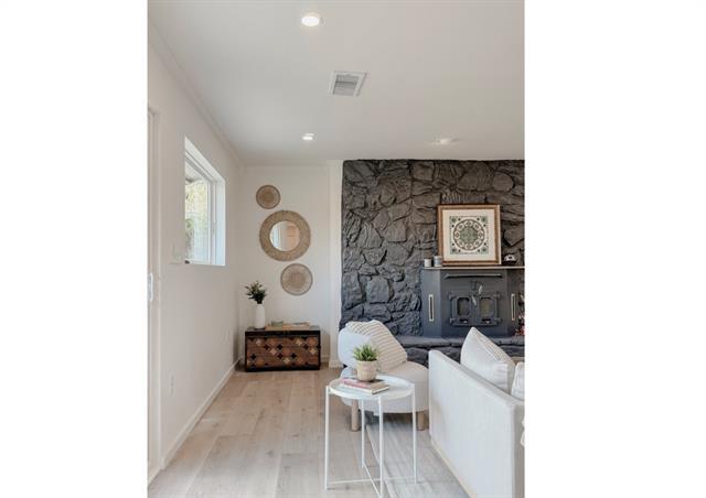 Building Photo - 312 W Little Creek Rd