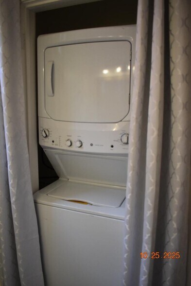 Washer and dryer - 4223 Prytania St