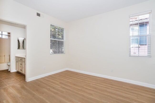 Building Photo - 4104 Peninsula Dr