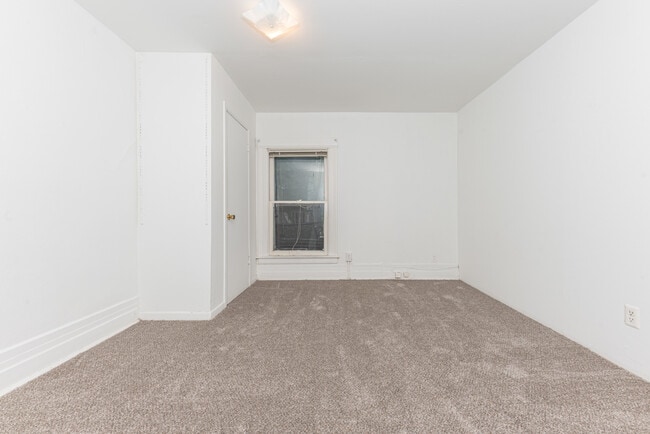 Building Photo - 808 E Ann St