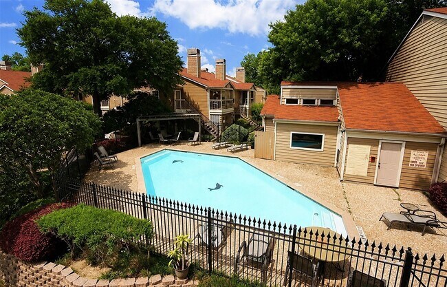 Building Photo - 1860 White Oak Dr