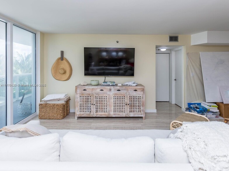 Building Photo - 2401 Collins Ave