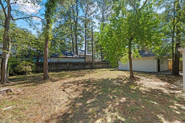 Building Photo - 3811 Woodbriar Dr