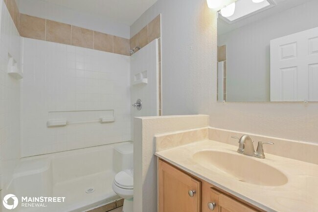 Building Photo - 737 E Oregon St