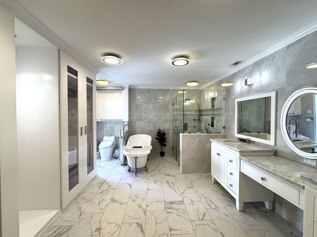 Building Photo - 4955 Southfork Ranch Dr