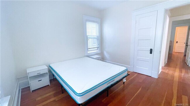 Building Photo - 134 Mansfield St