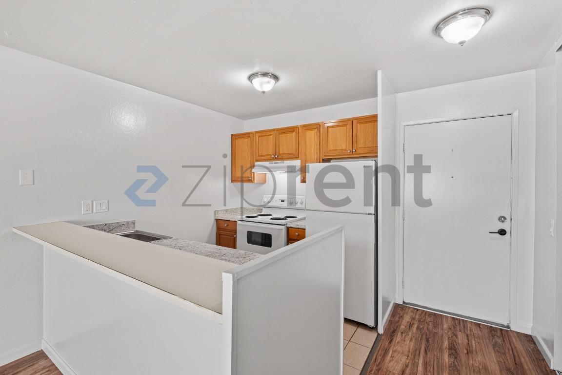 Building Photo - 100 Village Dr