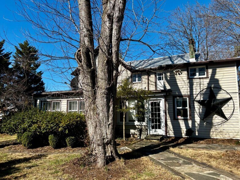 Building Photo - 8122 John Mosby Hwy