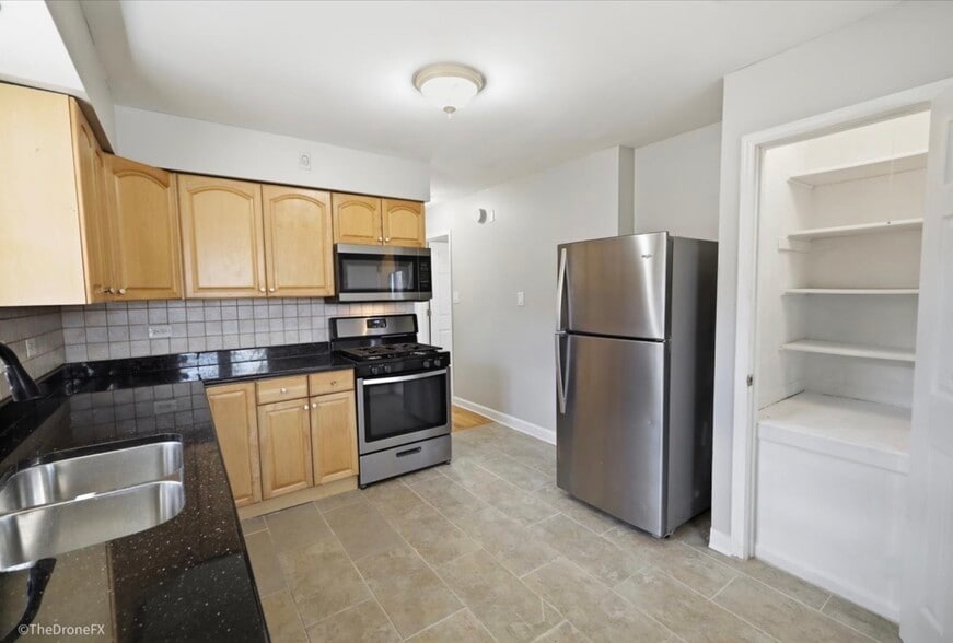 Building Photo - 18003 Greenview Terrace