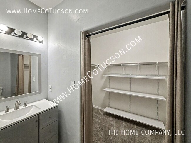 Building Photo - 11675 W Vanderbilt Farms Way