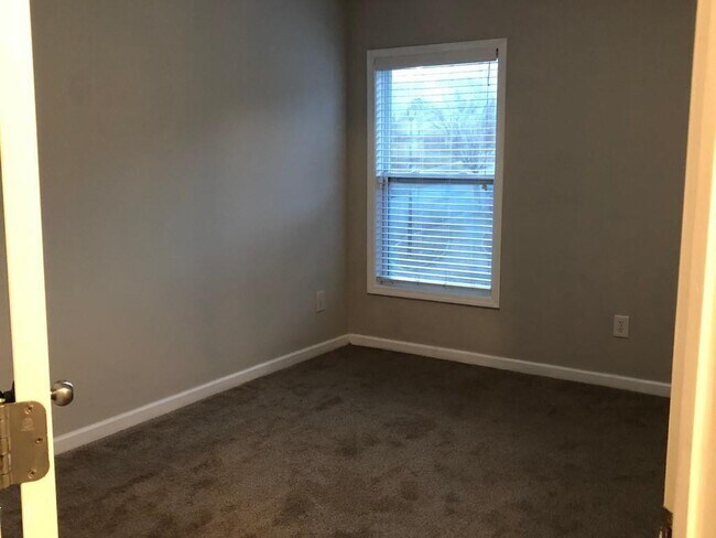 Building Photo - 2268 White Alder Dr NE