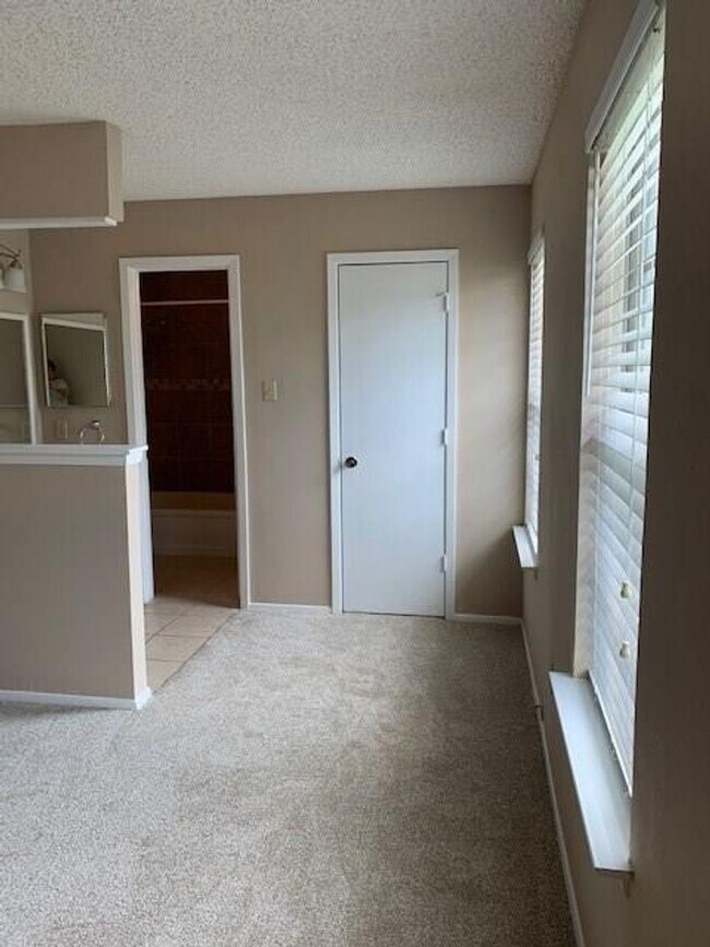 Building Photo - ***COMING SOON*** Nice 3 Bedroom, 2 Full Bath Home Located In SW Ft. Worth!