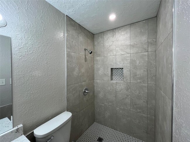 Building Photo - 1505 Kingston Rd