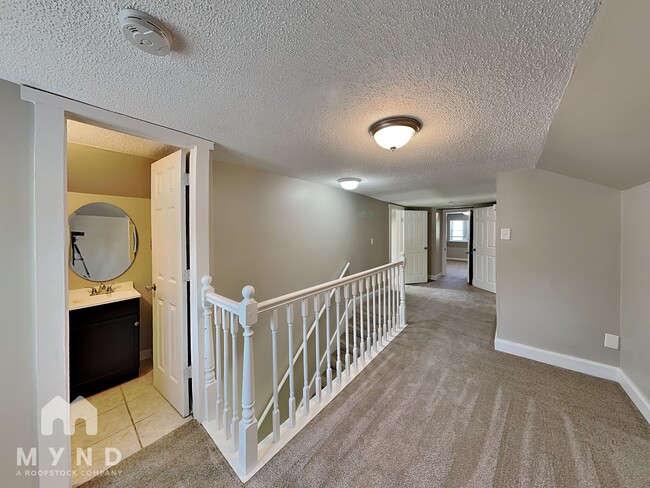 Building Photo - 96 N Center St