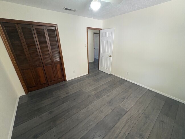 Building Photo - 7116 Ticonderoga Rd NE
