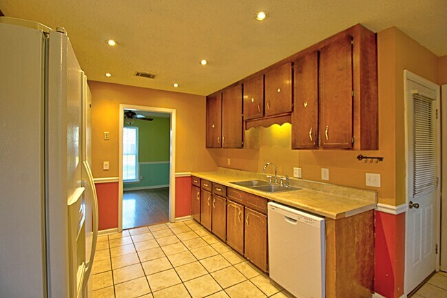 Building Photo - 948 Wedgewood Way