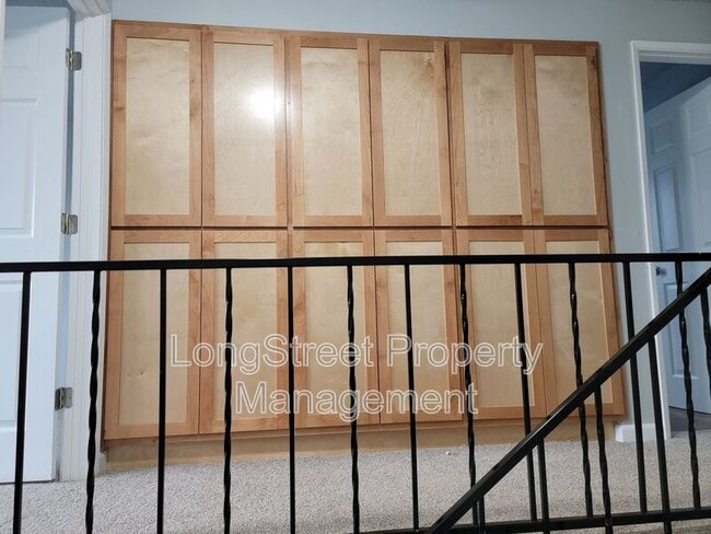 Building Photo - 3141 N Shore Dr SE