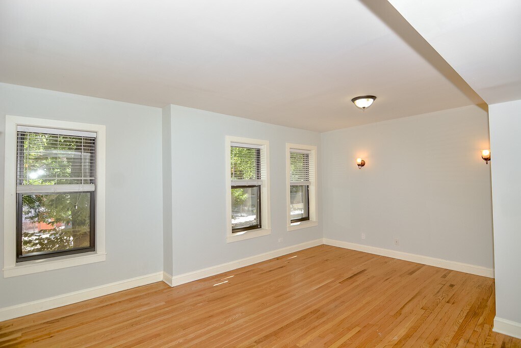 Building Photo - 4110 N Ashland Ave