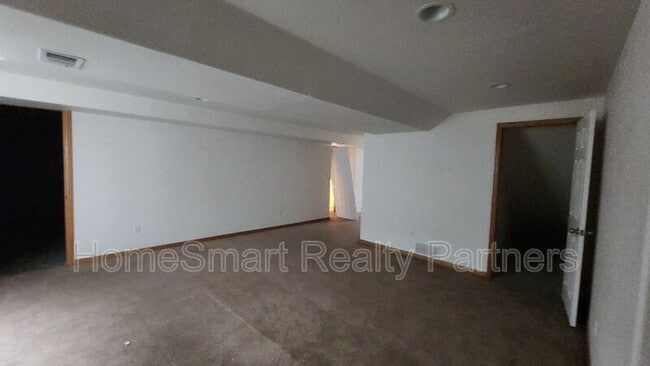 Building Photo - 203 W Coal Creek Dr