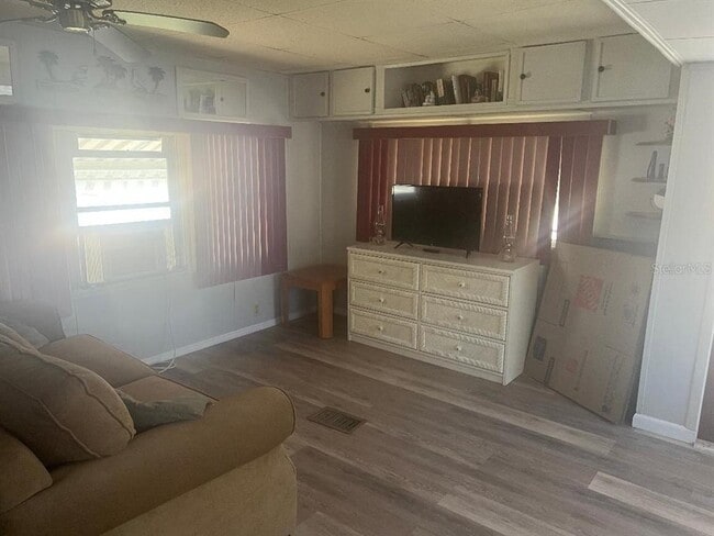 Building Photo - 1949 Hess Dr