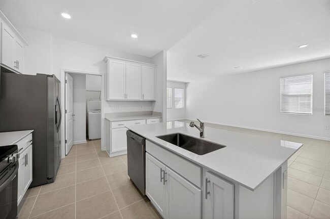 Building Photo - 3078 Armstrong Ave