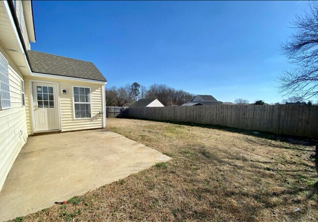 Building Photo - 4609 Honeysuckle Ln