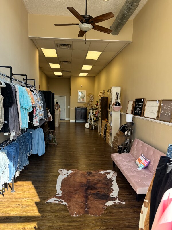 Building Photo - 172 S Maple St