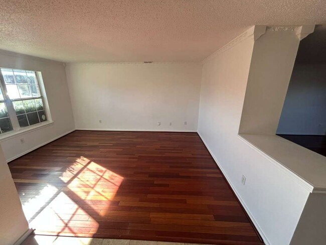 Building Photo - 1137 Beechwood Ln