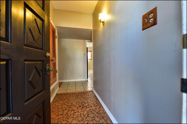 Building Photo - 5108 Paris Ave