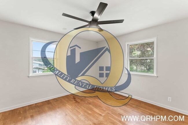 Building Photo - Available Now! - 3 Bedroom, 1 Bathroom in ...