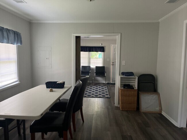 Building Photo - Newly Renovated Three Bedroom House in West Ashley