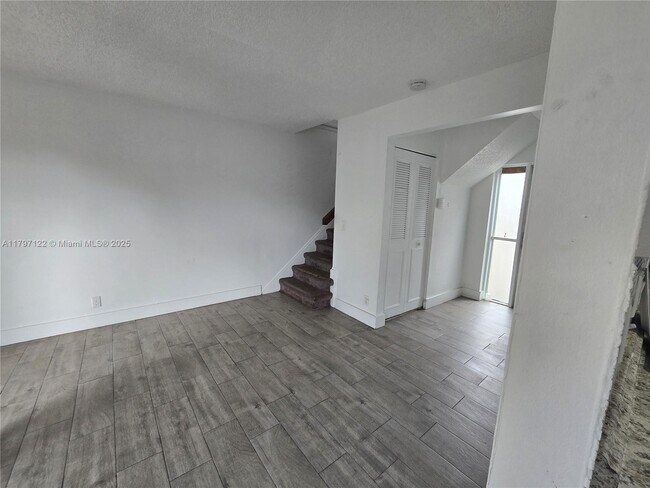 Building Photo - 5924 NW 21st St