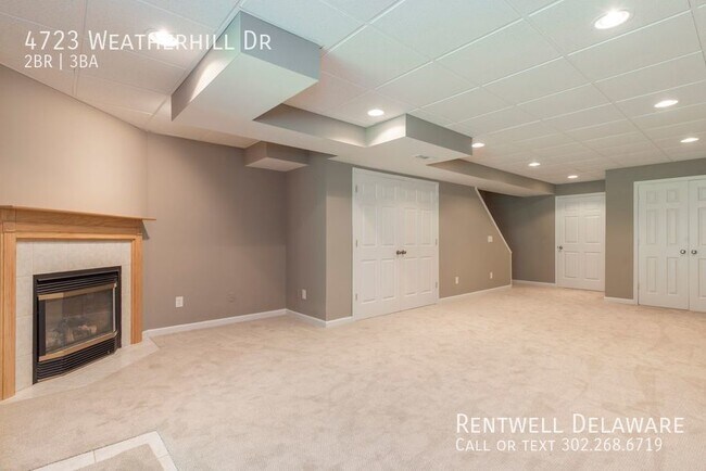 Building Photo - GORGEOUS TOWNHOME