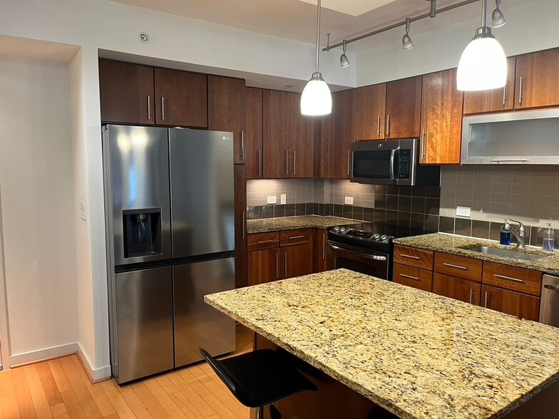 Building Photo - 1025 First St SE