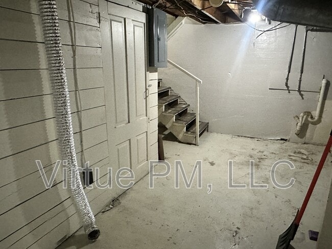 Building Photo - 232 7th Ave