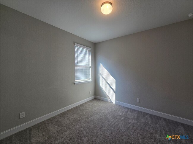 Building Photo - 1324 Spring Row St