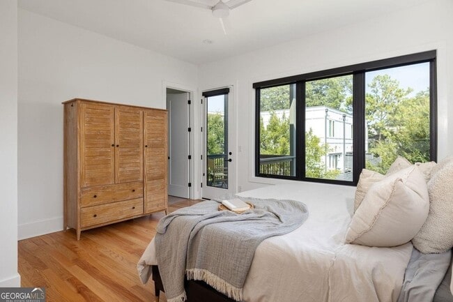 Building Photo - 239 Lowry St NE