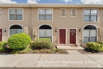 Building Photo - 2 BR / 2.5 BA Townhome In Casa Park Villas