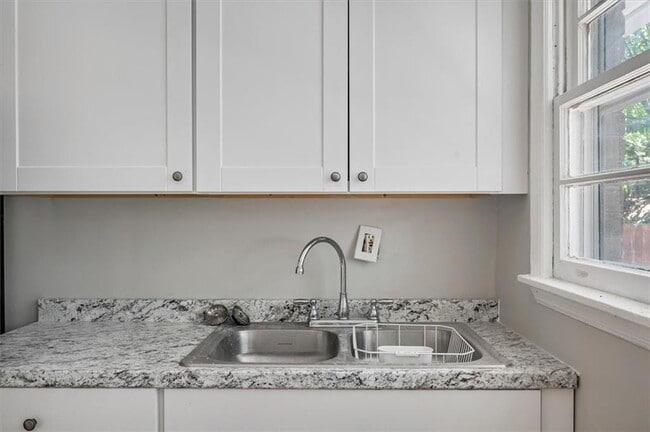 Building Photo - 190 Opal Dr