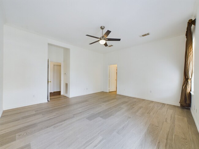 Building Photo - 5627 Winsome Ln