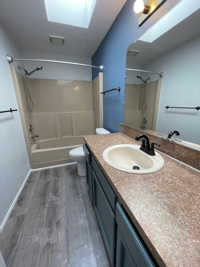 Building Photo - Lovely Pet Friendly, 3 Bedroom Home!