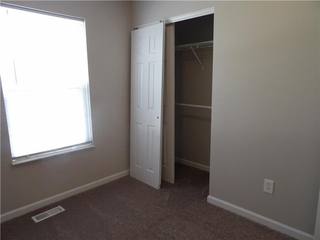 Building Photo - 62 Pine Top Dr