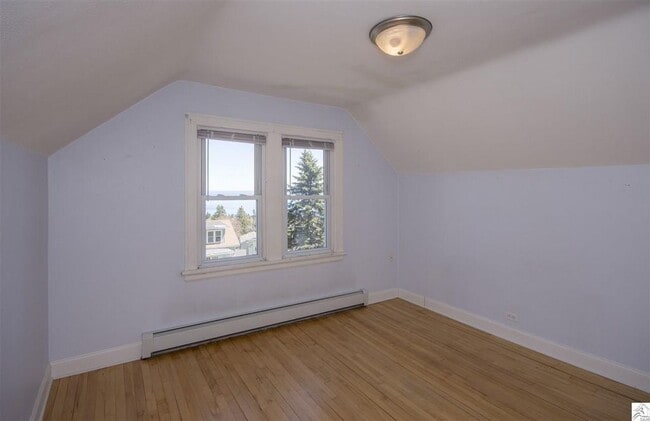 Building Photo - AVAILABLE JUNE 1ST- Terrific 3 Bed 2 Bath w/ Lake Views