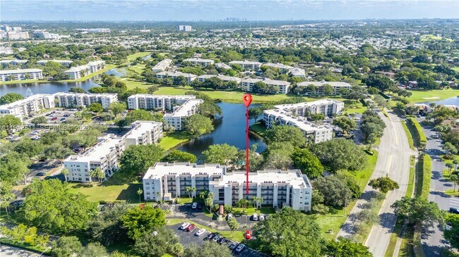 Building Photo - 9340 Lagoon Pl