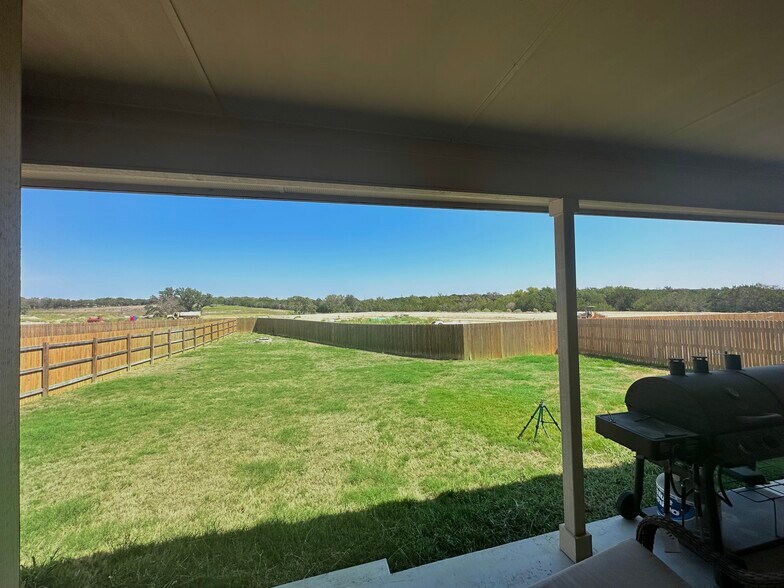 Oversized backyard - 2609 Creekside Hills Blvd