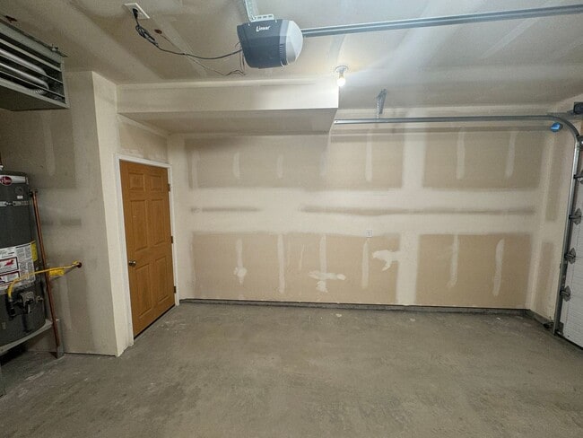 Building Photo - 4595 W Overby St